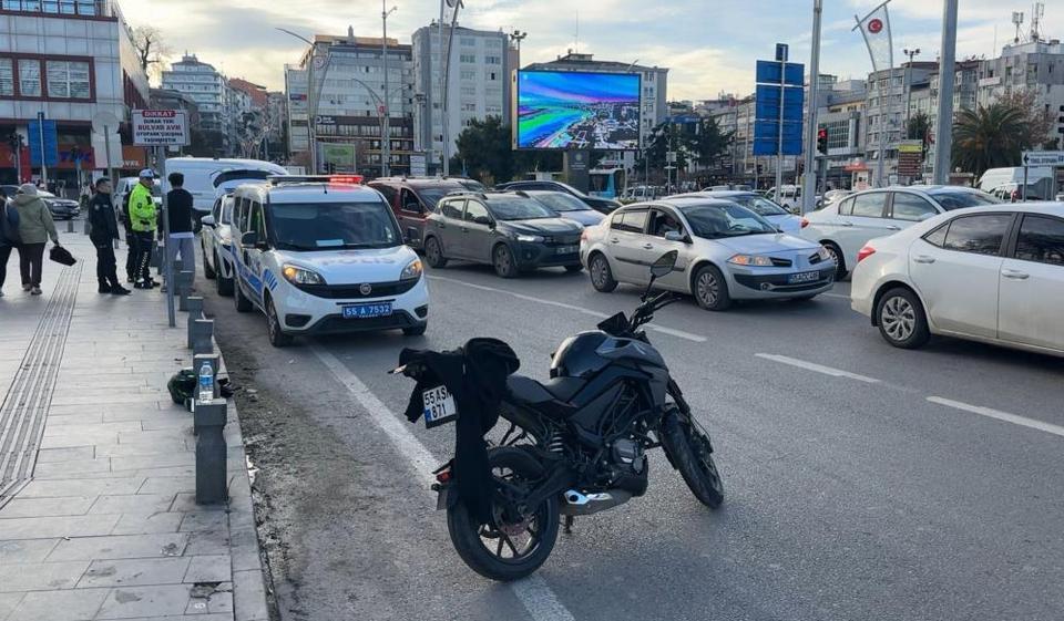 Motosikletin çarptığı yaya yaralandı