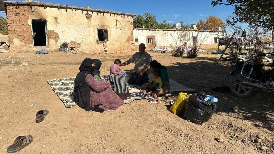 Nedeni bilinmeyen yangınlar 8 kişilik aileyi evsiz bıraktı