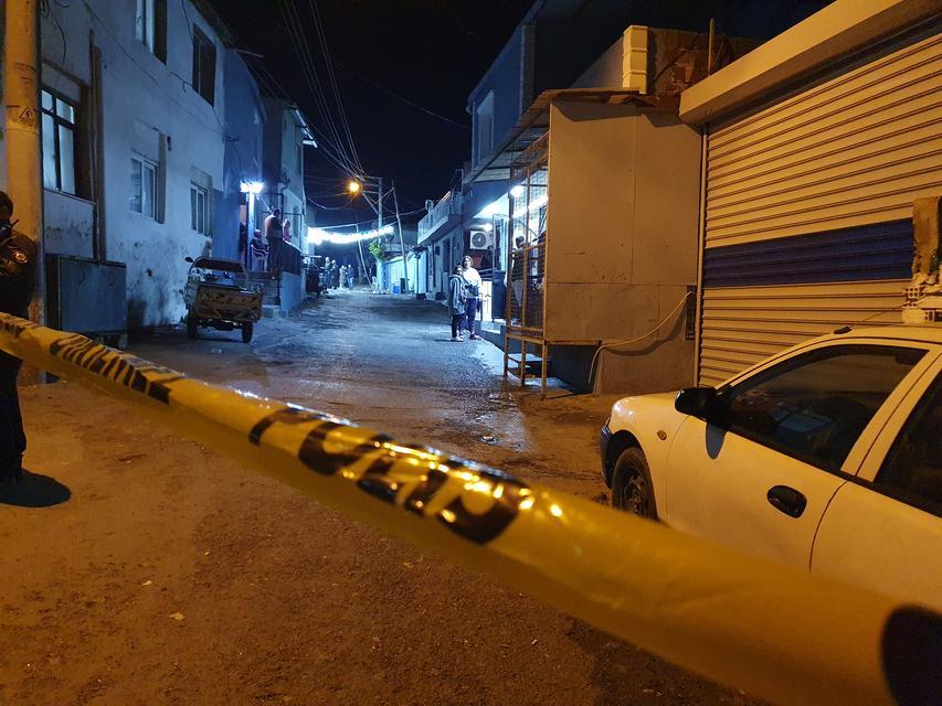 İzmir'de bir kişinin düğüne katılanların üzerine silahla ateş açması sonucu 1 çocuk öldü, 7 kişi yaralandı