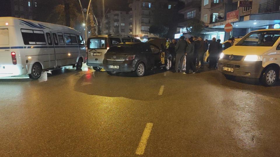 Ters yönden gelen araç zincirleme kazaya neden oldu