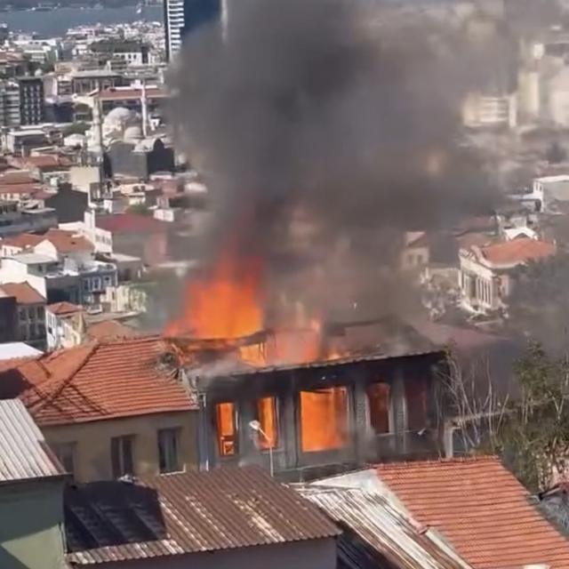 Metruk binada yangın paniği