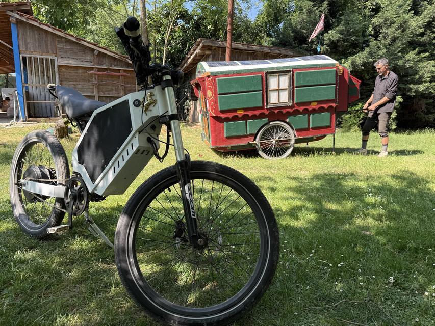 KENDİ YAPTIĞI KARAVAN İLE DÜNYA TURUNA ÇIKTI