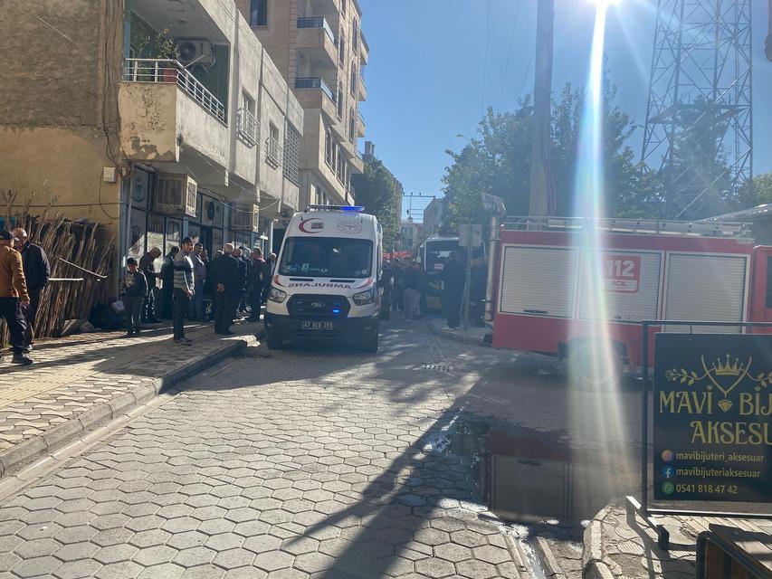 Kıraathanede tavan çöktü: 2 yaralı