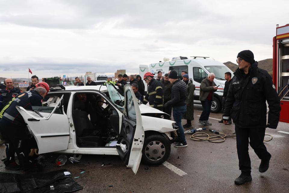 Feci kazada 4 kişilik aile yok oldu