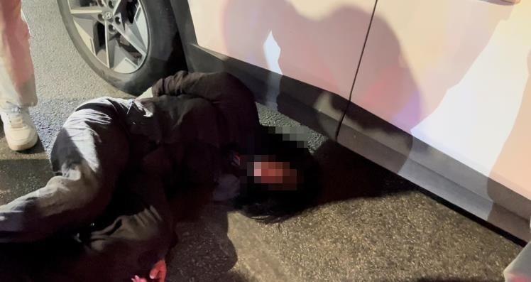 BURSA'DA ALKOLLÜ YAKALANIP OLAY ÇIKARAN KADIN TUTUKLANDI TERS YOLA GİRİP GAZETECİ VE POLİSLERE HAKARET EDEN KADIN TUTUKLANARAK CEZAEVİNE GÖNDERİLDİ
