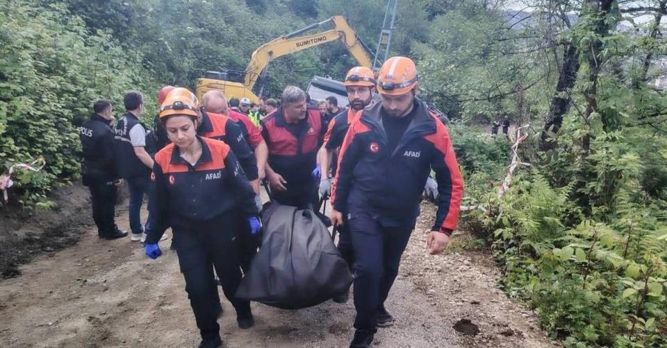 Harfiyat kamyonu uçuruma savruldu: 1 ölü