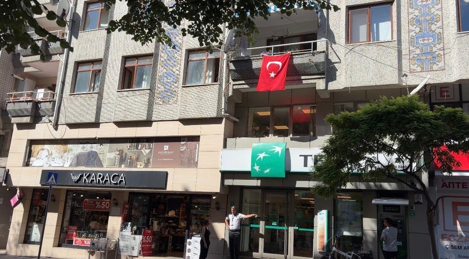 Evinin balkonundan düşen görme engelli adam hayatını kaybetti