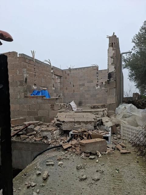 KÖŞK'TE FIRTINA ÇATILARI UÇURDU, DUVARLAR YIKILDI