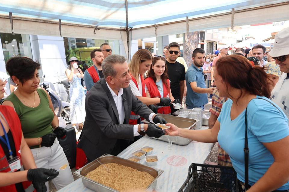 Başkan Yetişkin, aşure hayrında vatandaşlarla buluştu