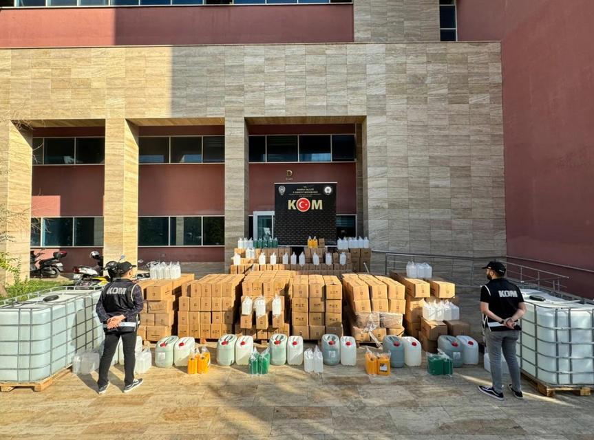 MANİSA'DA EŞ ZAMANLI KAÇAK İÇKİ OPERASYONU