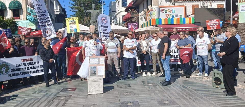 Staj ve çıraklık sigortası mağdurları hak arayışını sürdürüyor