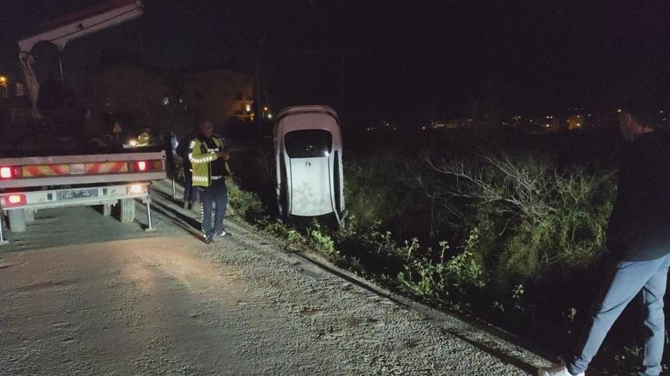 Otomobil sulama kanalına uçtu