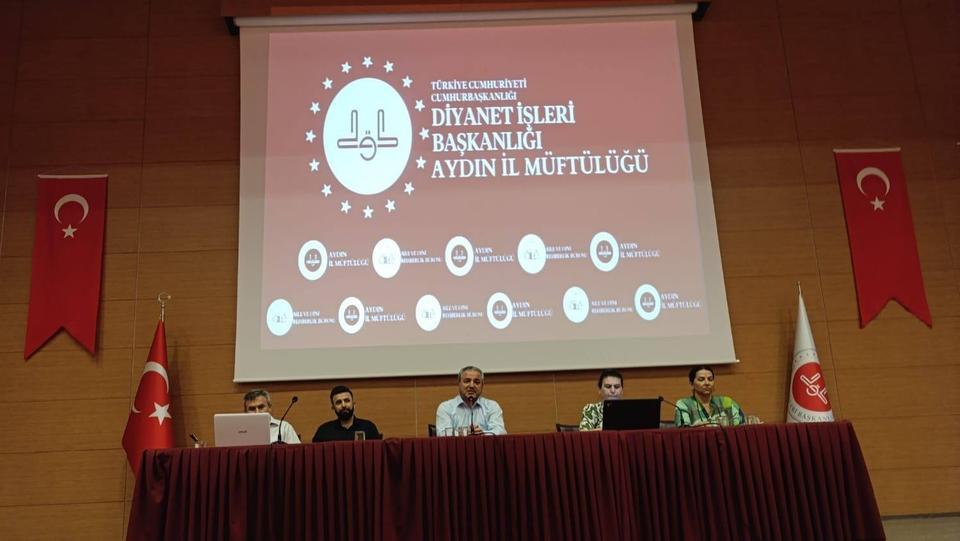 AYDIN'DA 'BİR YETİME AİLE OLMAK' TEMALI PANEL DÜZENLENDİ