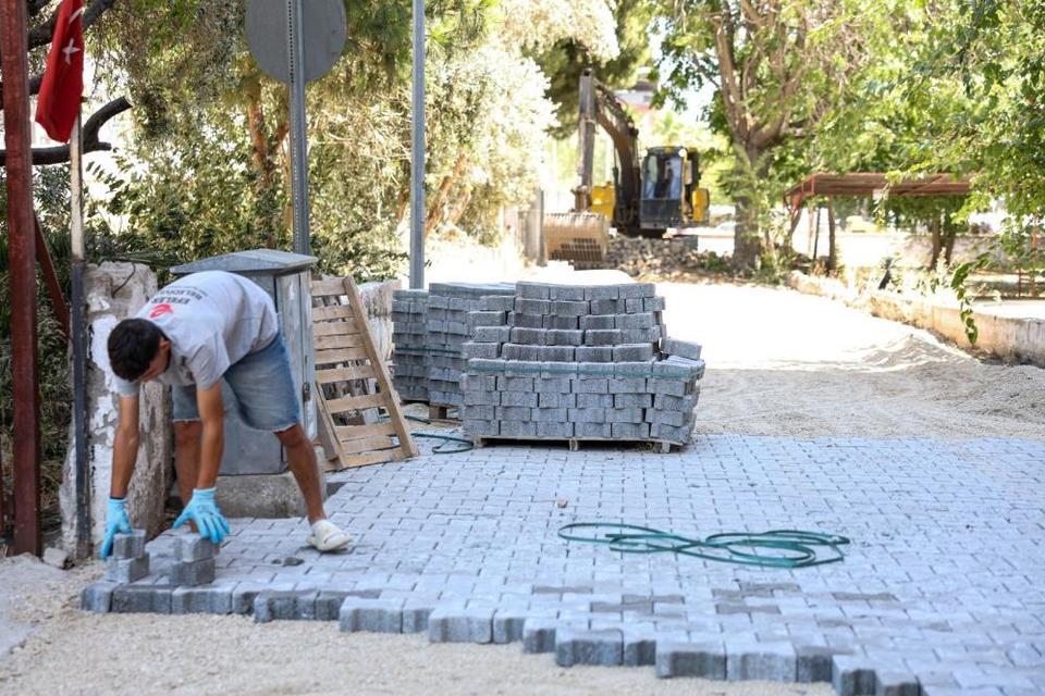 Efeler Belediyesi yol çalışmalarına devam ediyor