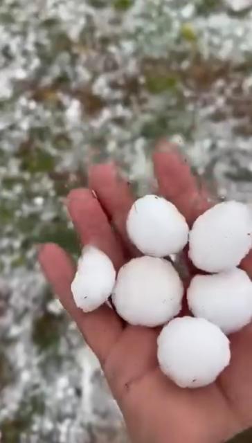 Ceviz büyüklüğünde dolu yağdı