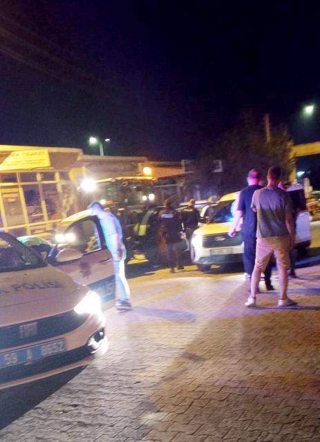 Kaçan traktör sürücüsü polis aracına çarparak durabildi