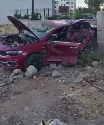 Araçlar hurdaya döndü, 2 kişi yaralandı