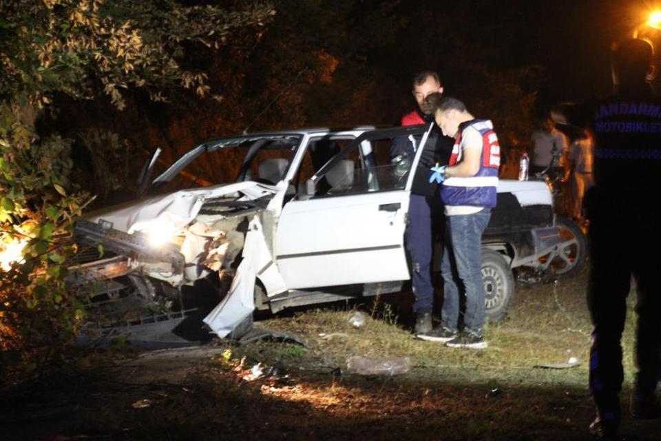 Otomobil ile motosiklet çarpıştı: 1 ölü, 1 yaralı