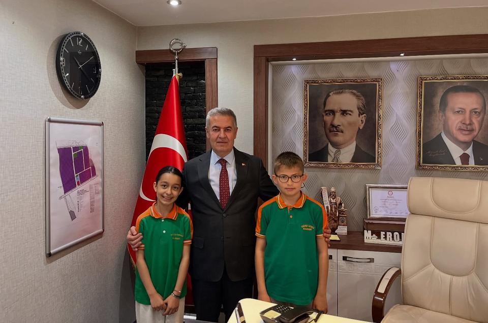 Buharkent’te koltuk minik başkanlara emanet edildi