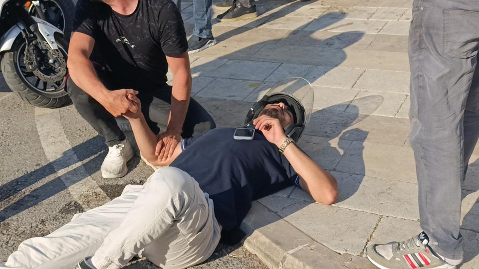 Kask sayesinde kazayı ucuz atlattı