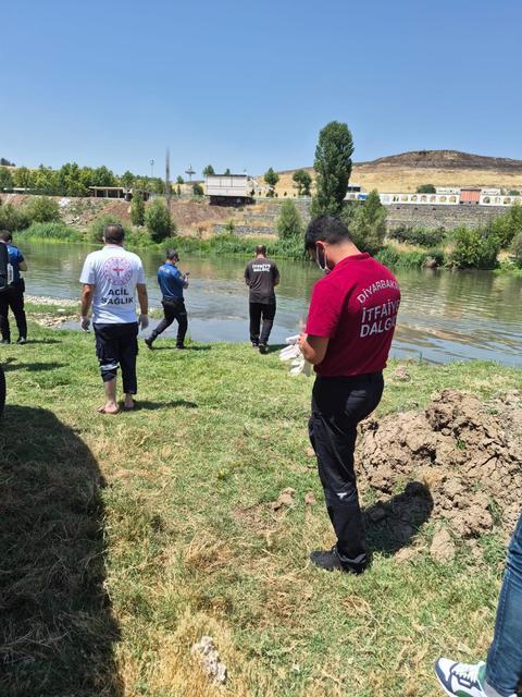 Nehirde bir kişinin cansız bedeni bulundu