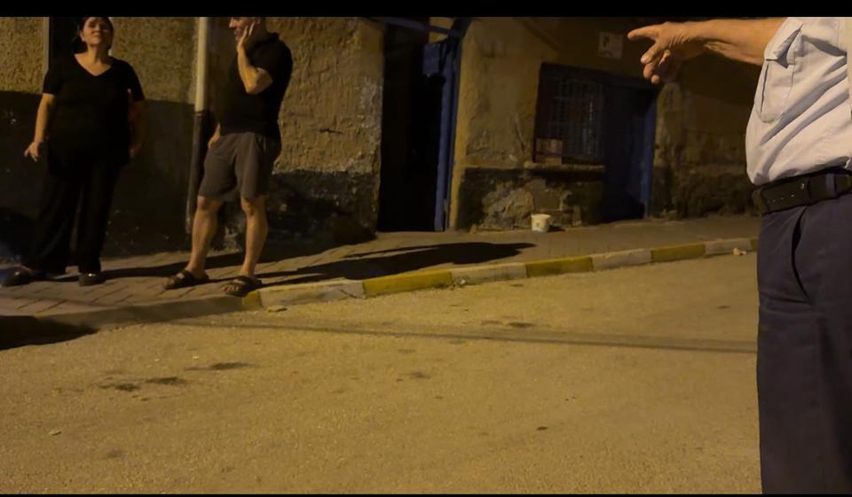 Evinde ölü bulunan kişinin yakınları ile komşular tartıştı