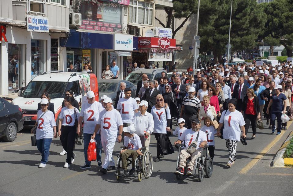 AYDIN'DA AİLE YILI KORTEJ YÜRÜYÜŞÜ YAPILDI