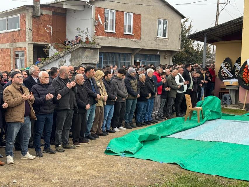 Bıçaklanarak hayatını kaybeden gençlik kolları başkanı son yolculuğuna uğurlandı