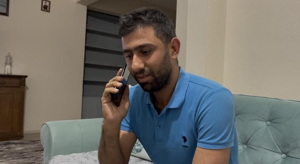 Dolandırıcılar altınları almaya geldikleri evin kapısında yakalandı