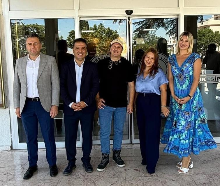 İlker Ayrık’tan Balıkesir Lisesi’ne ziyaret