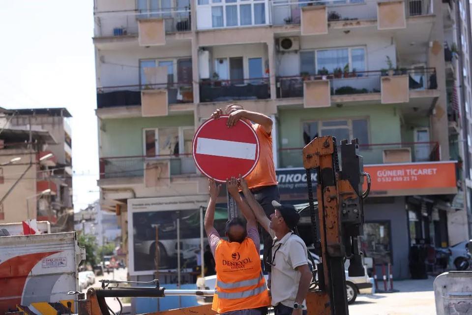 İNCİRLİOVA'DA TRAFİK AKIŞ YÖNÜ DEĞİŞTİ