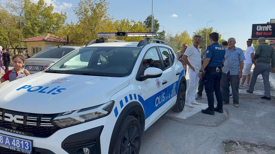 Öğrenci velisi okul müdürünü yumruklayıp kaçtı
