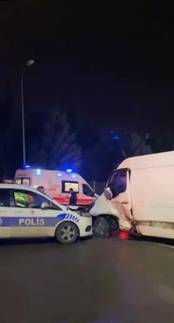 Polis aracı ile otomobil çarpıştı: 2’si polis 3 yaralı