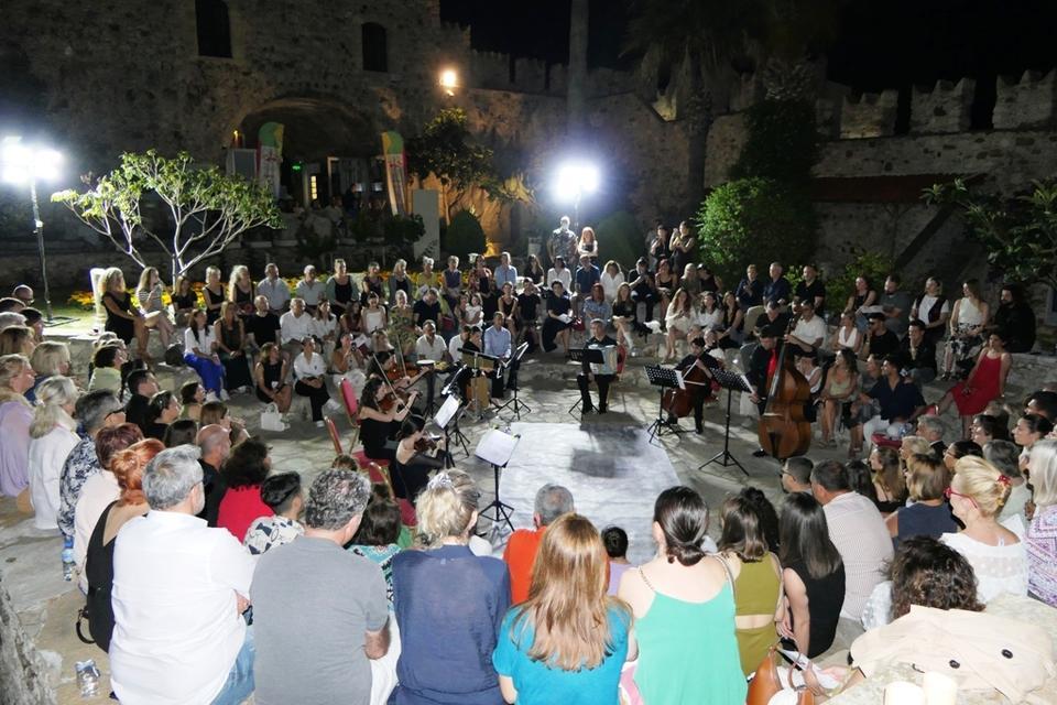 Marmaris Kalesi, Akdeniz ezgileriyle şenlendi