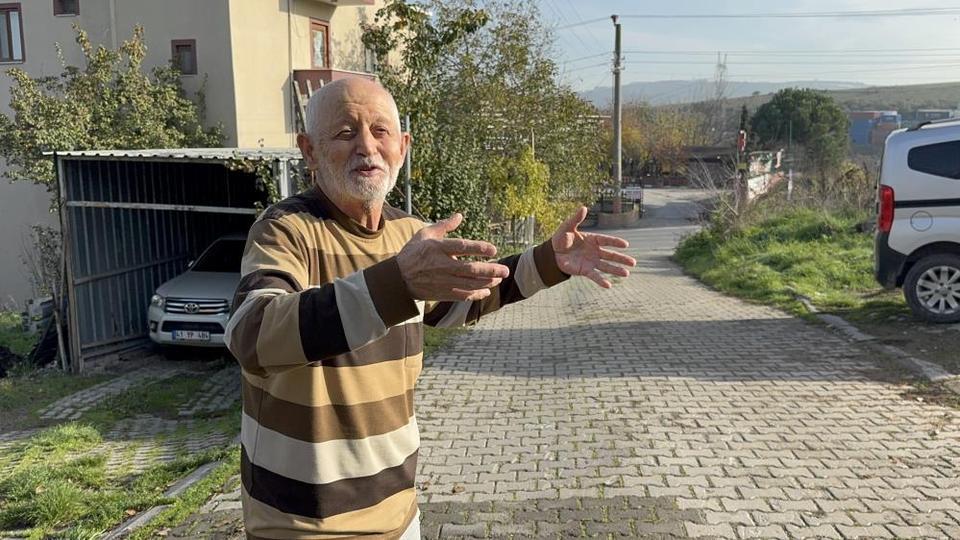 Altın çantasıyla evine girmek isteyen yaşlı adam gasbedildi