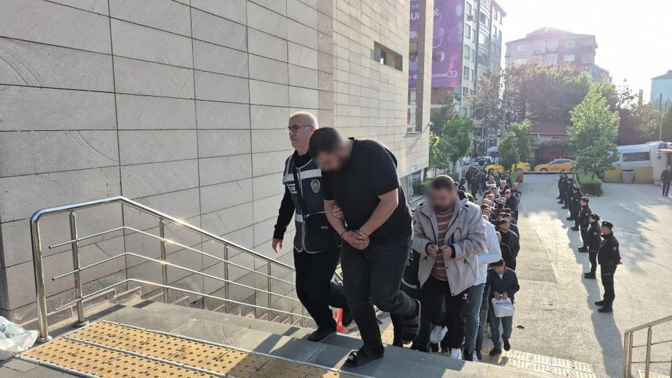 Aydın dahil 33 ilde 8,7 milyar liralık yasa dışı bahis operasyonu: 45 şüpheli adliyeye sevk edildi