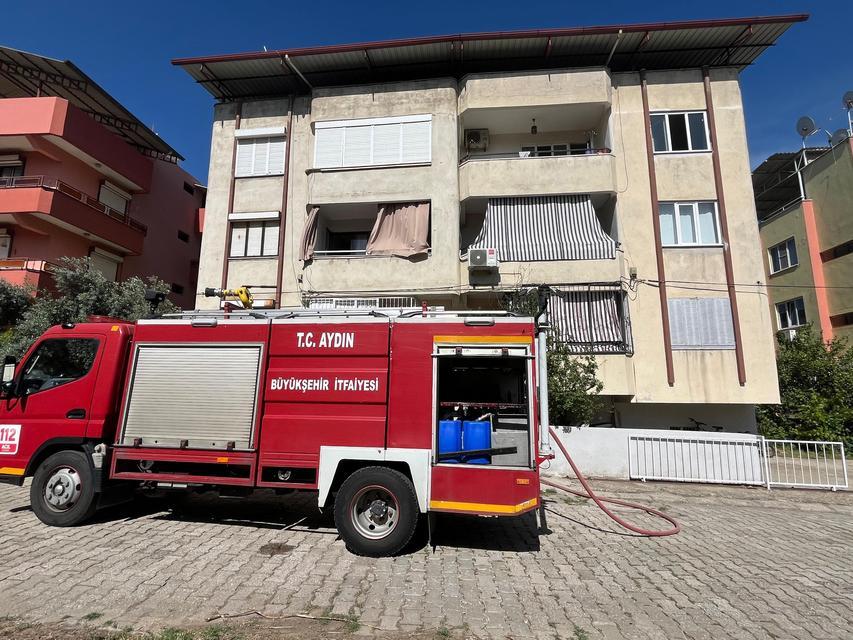 Aydın'da prizde unutulan ütü, yangına neden oldu