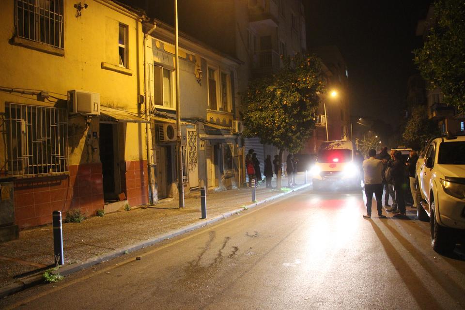 KOMŞULARININ BİR HAFTADIR HABER ALAMADIĞI ŞAHIS EVİNDE ÖLÜ BULUNDU EVİN KAPISI AÇILINCA SOKAĞI KÖTÜ KOKU KAPLADI