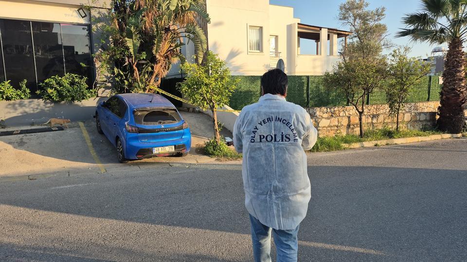 İşten dönen kadına bahçede bıçaklı saldırı