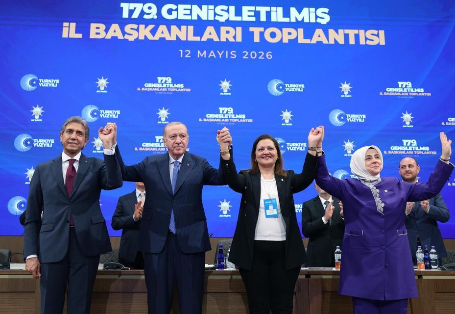 Afyonkarahisar Belediye Başkanı Burcu Köksal, AK Parti'ye katıldı