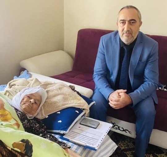 99 YAŞINDAKİ KADININ NÜFUS İŞLEMLERİ EVİNDE YAPILDI