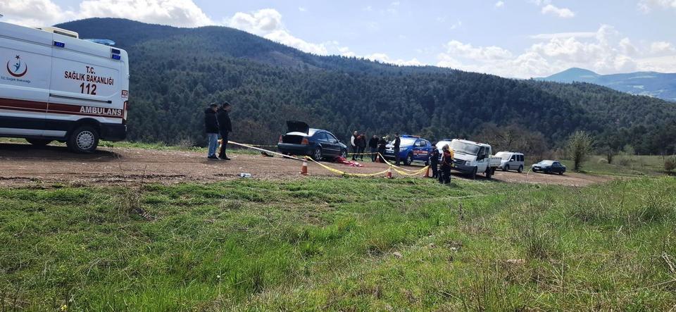 Tamir etmeye çalıştığı aracının altında hayatını kaybetti