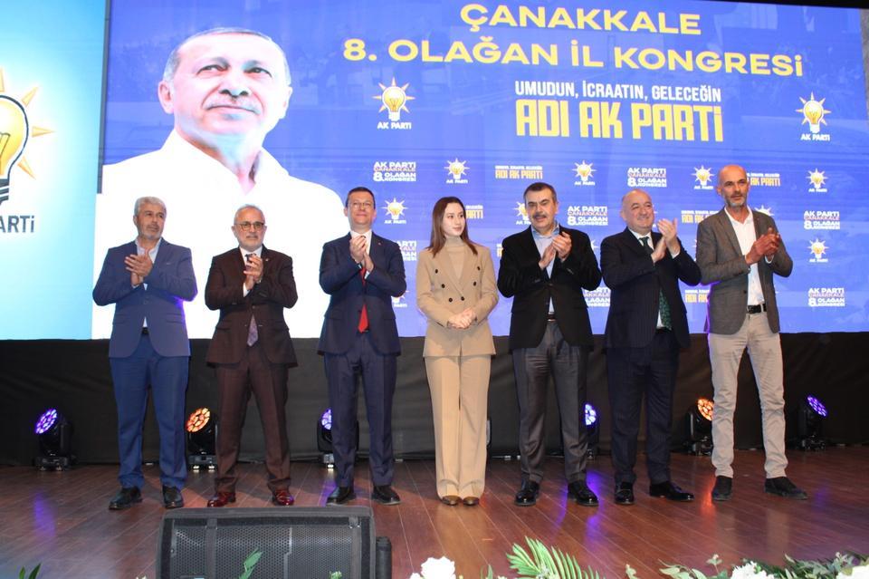 Türkiye'nin en genç kadın belediye başkanı AK Parti'ye katıldı