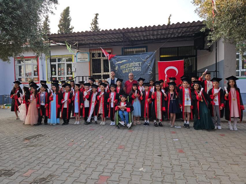 UMURLU ATATÜRK İLKOKULU'NDA MEZUNİYET HEYECANI 4-A SINIFI ANLAMLI BİR GECEYLE VEDA ETTİ