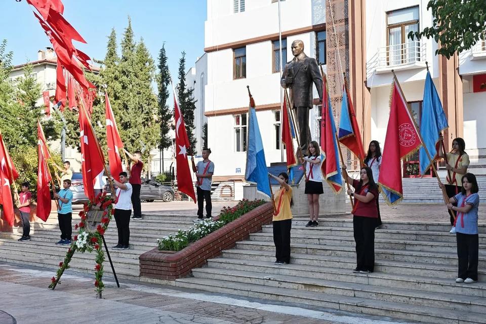 Aydın'da yeni eğitim yılının ilk ders zili çaldı