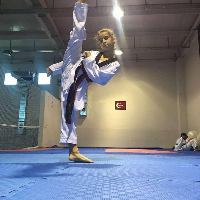 AİLESİ 'KENDİSİNİ KORUMAYI ÖĞRENİR' DÜŞÜNCESİYLE SPORA BAŞLATTI, ŞAMPİYON OLDU