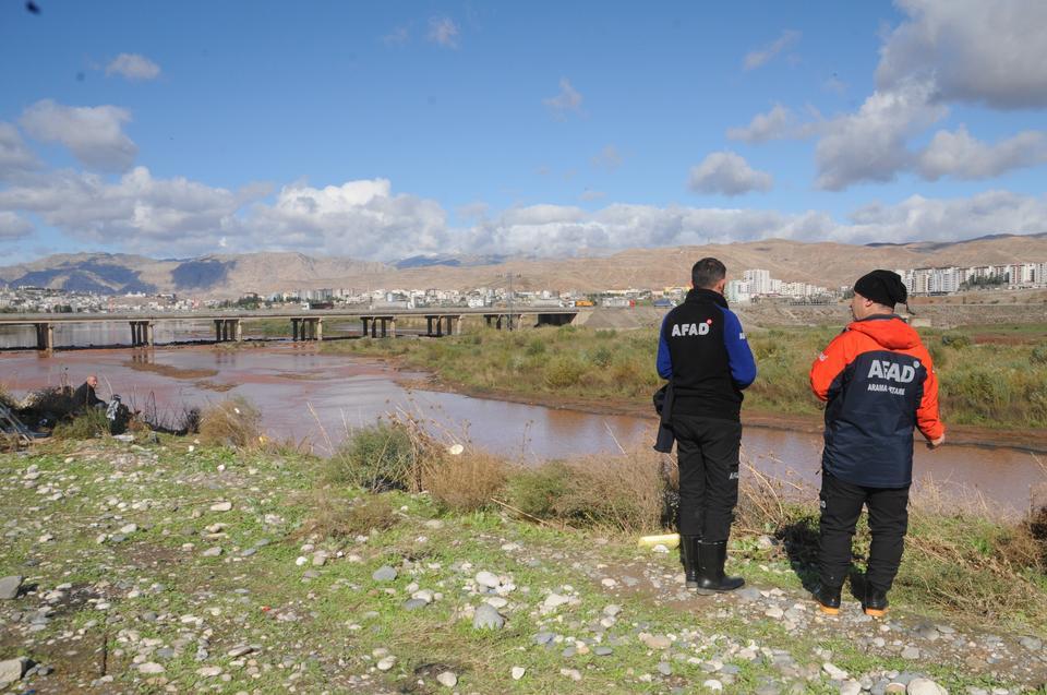 DİCLE NEHRİ'NDE KAYBOLDUĞU DEĞERLENDİRİLEN ÇOCUK ARANIYOR