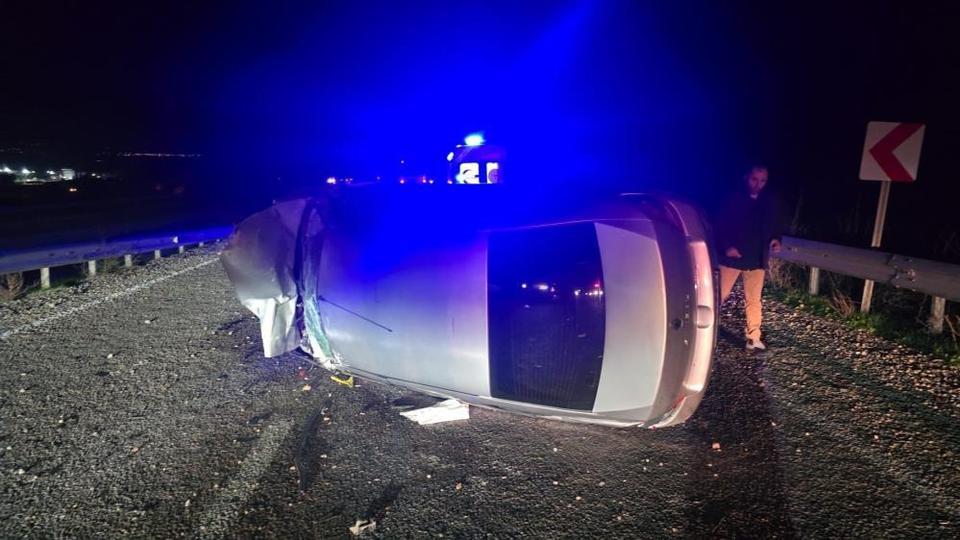 Yoldan çıkan araç kazaya neden oldu: 2 yaralı