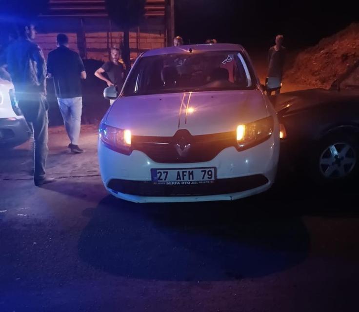 İki otomobil çarpıştı: 2 kişi yaralandı