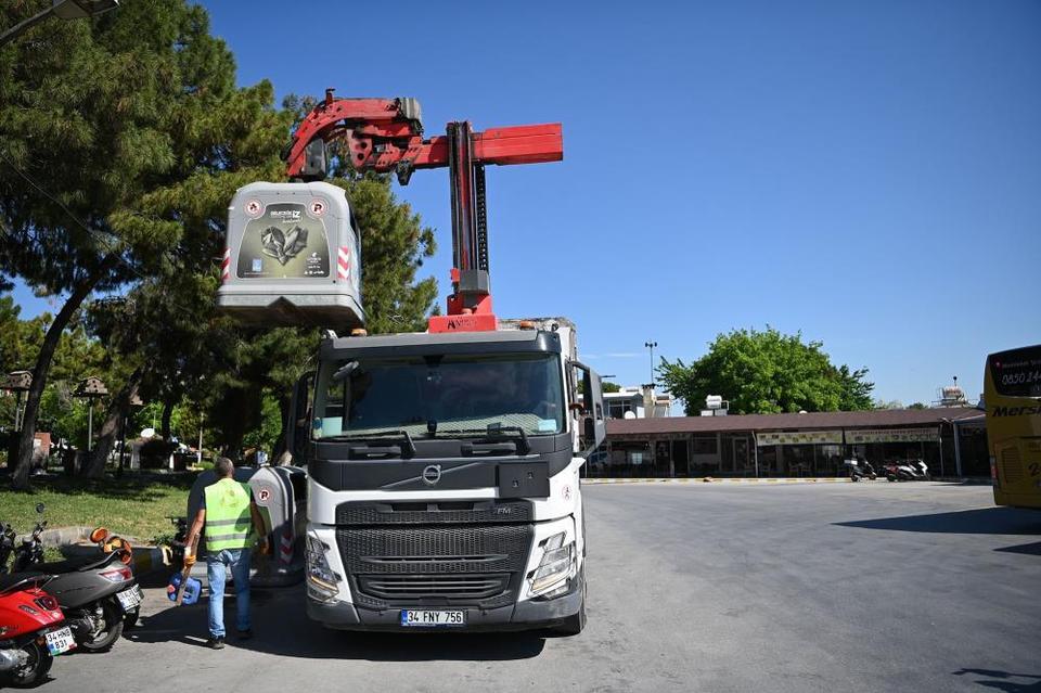 Kuşadası Belediyesi'nden çevre temizliği çağrısı